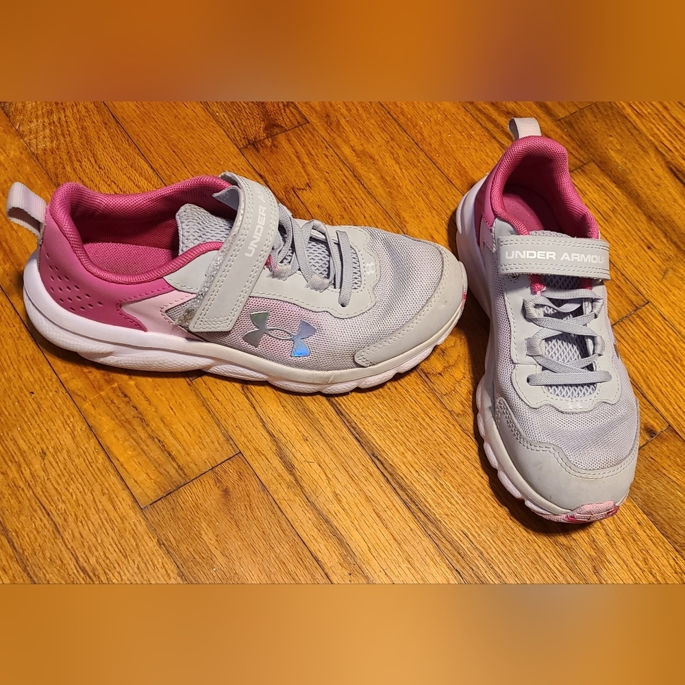 Under Armour kids assert lightweight sneaker|strap closure shiny‎ - Picture 8 of 14